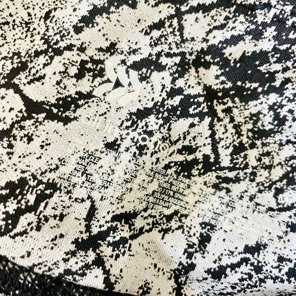 black & white printed leggings from All Motion! 🖤🤍 - Picture 4 of 4